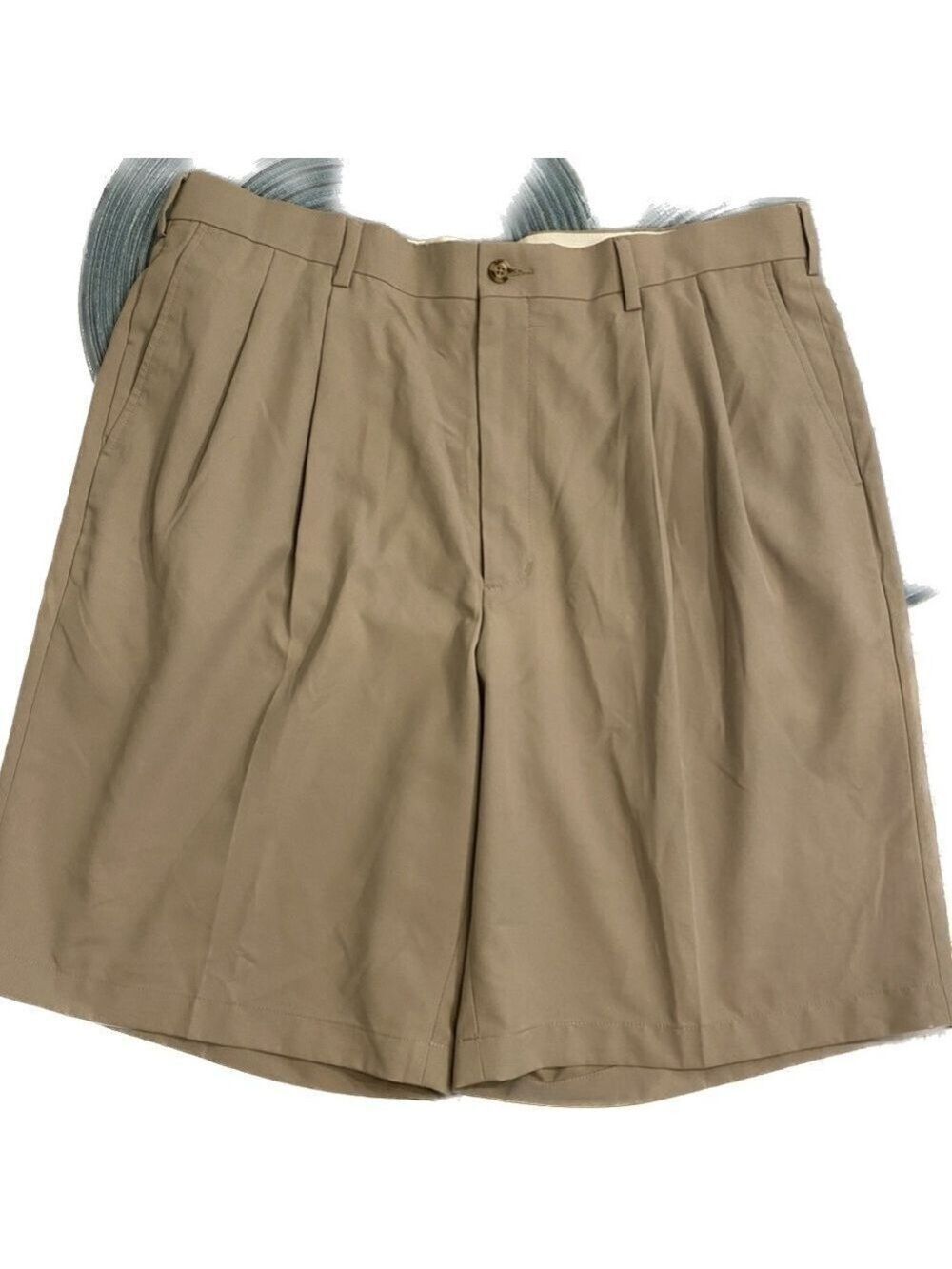 Pro Tour men’s Golf shorts size 38. 100% polyester. Excellent shape. Khaki color